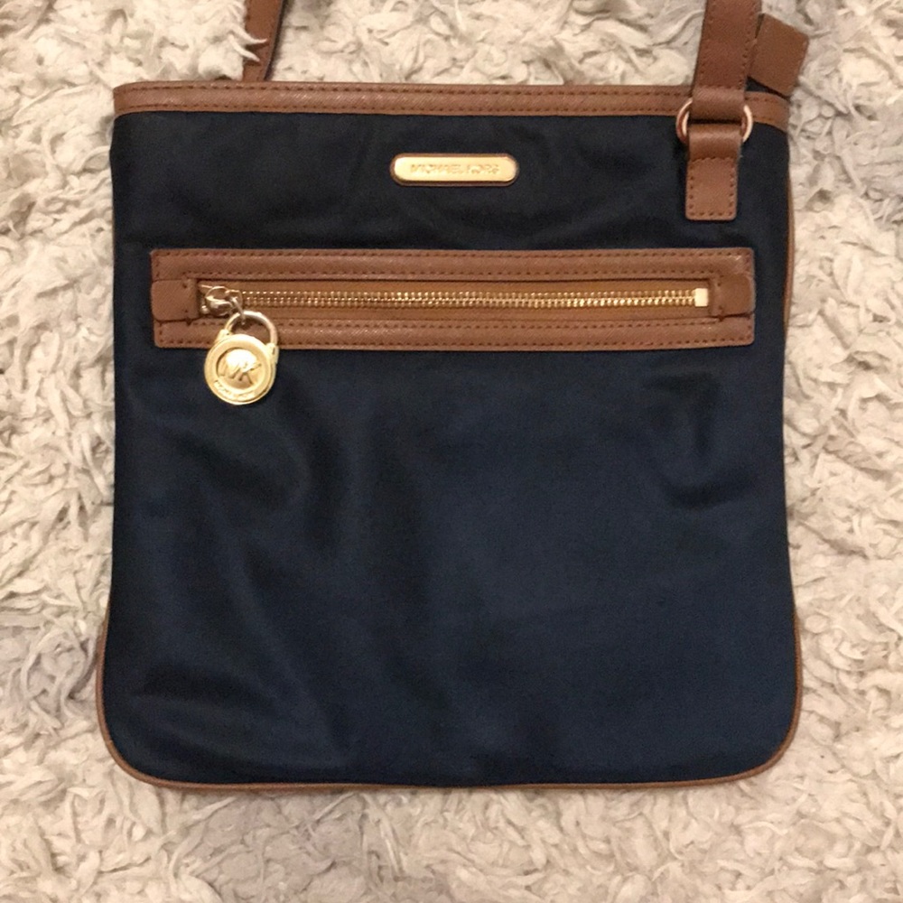 Micheal Kors crossbody purse/bag